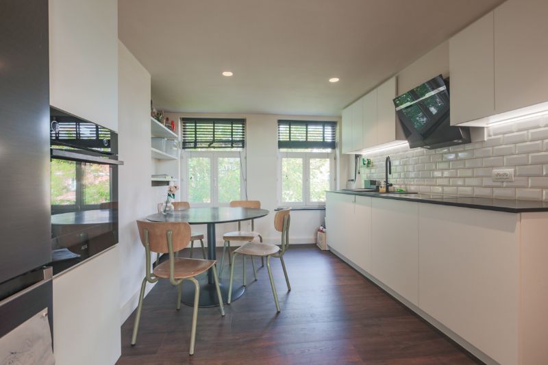 Unieke, instapklare  burgerwoning met 3 slaapkamers, aparte studio, Italiaanse tuin...(Energielebel B,  zonnepanelen...) foto 21