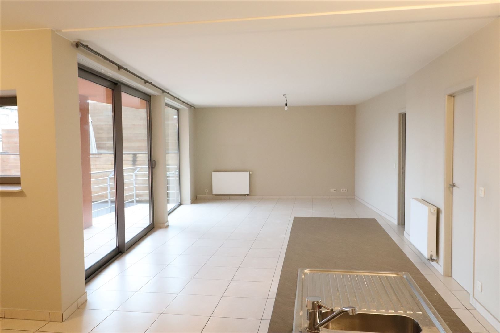 Twee slaapkamer app met terras!  foto 4