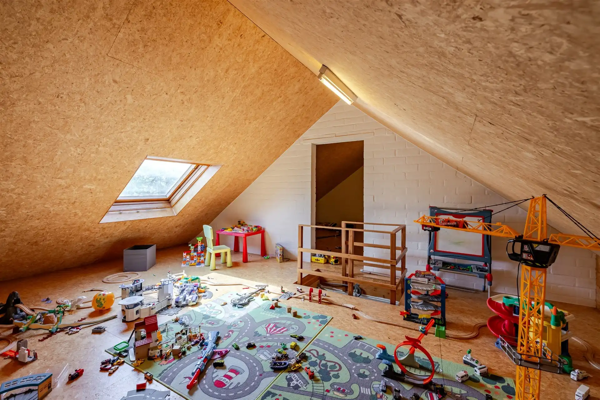 Riante woning met 4 slaapkamers , tuin en praktijk foto 51