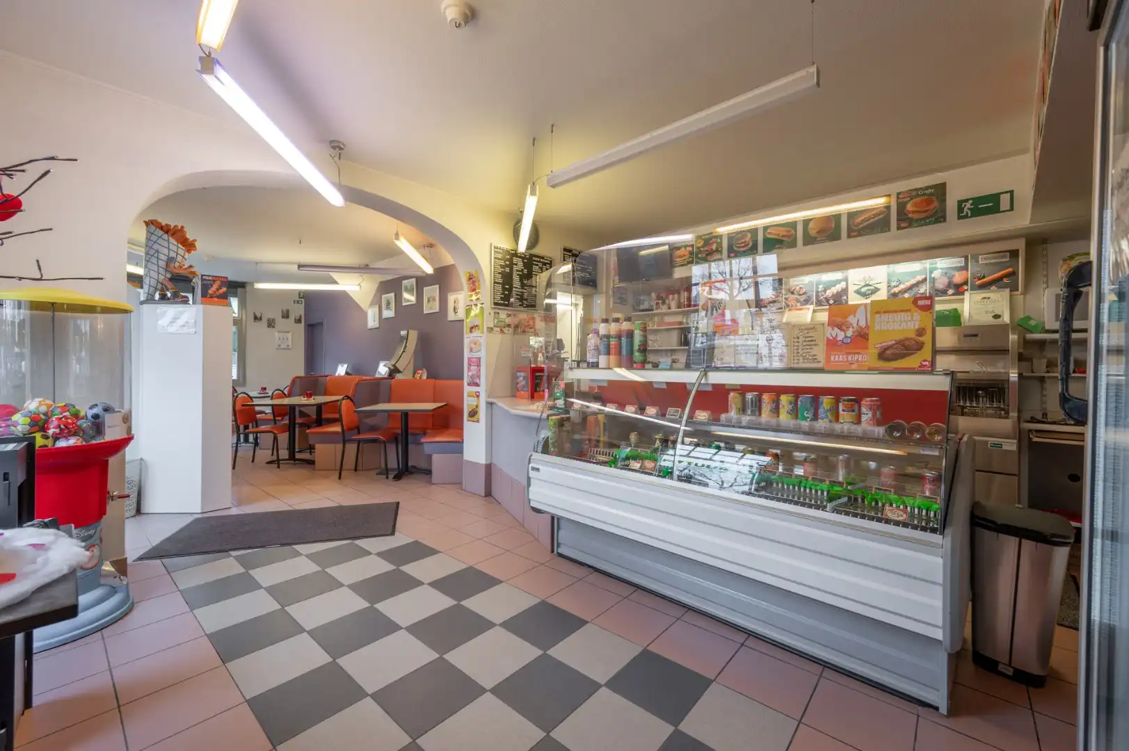 Horecapand met ruim appartement op toplocatie in Assebroek! foto 2