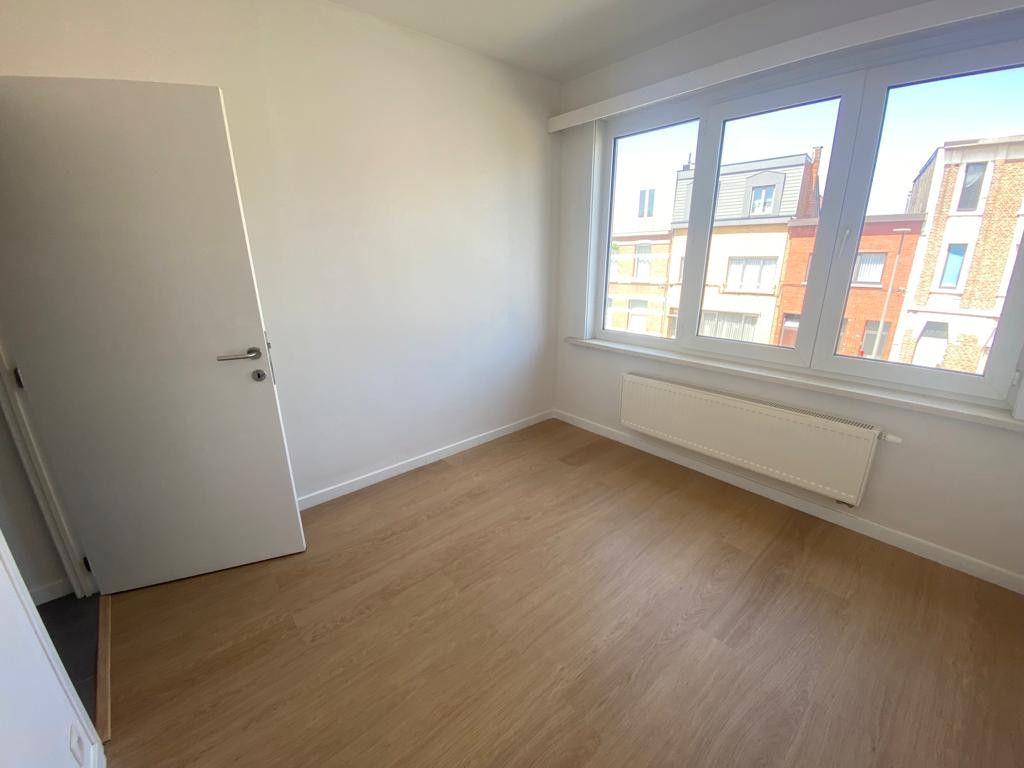 Tof appartement met 2 ruime kamers en een lichtrijke woonkamer foto 9