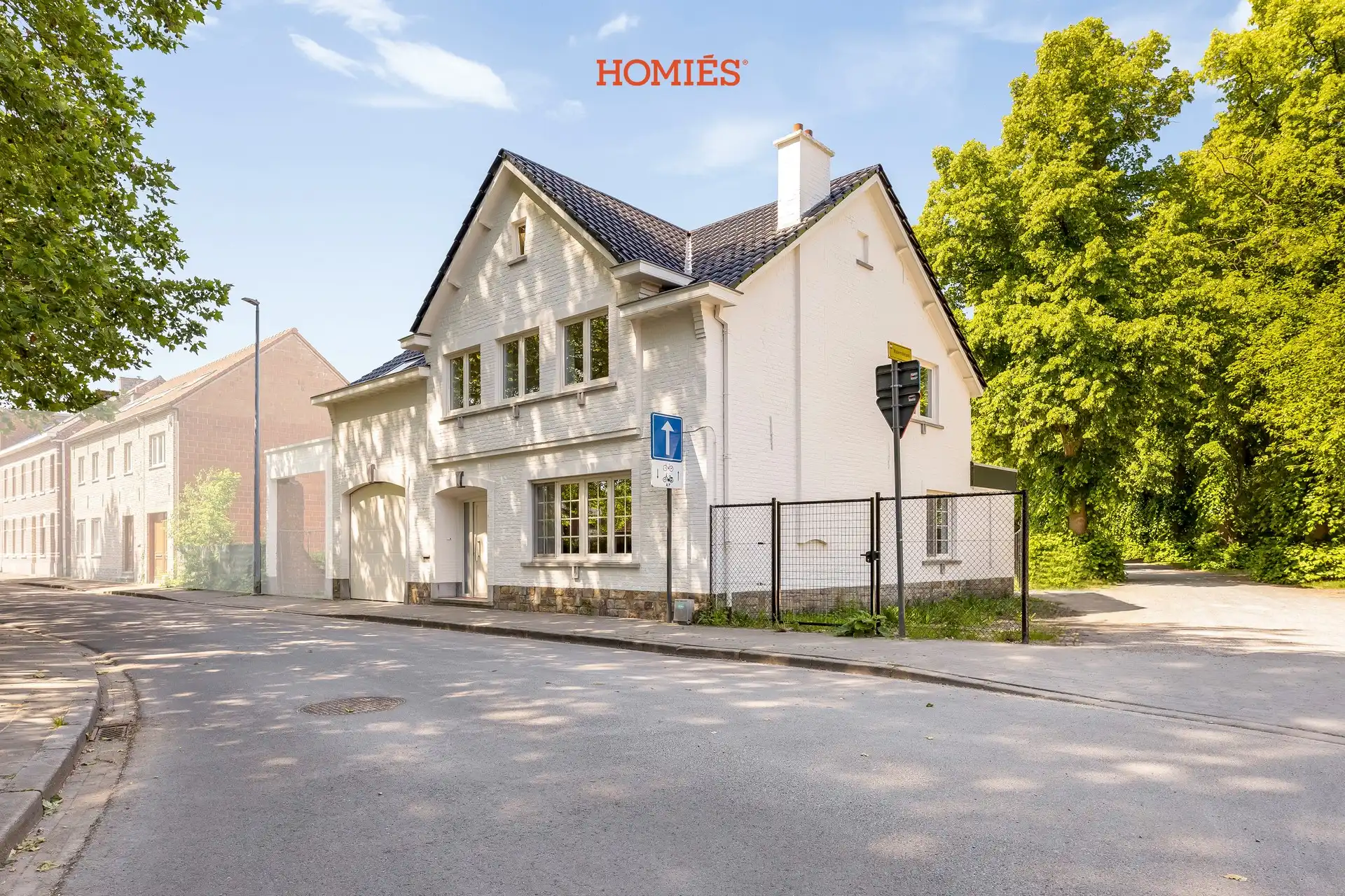 Karaktervolle gerenoveerde woning met 4 slaapkamers foto {{pictureIndex}}