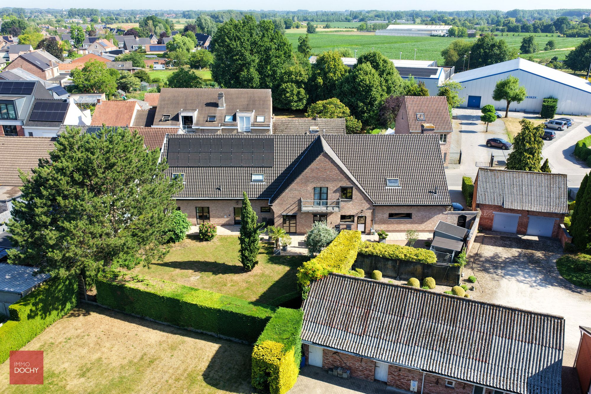 Zeer ruime en verzorgde praktijkwoning of cohousing te Moerzeke foto {{pictureIndex}}