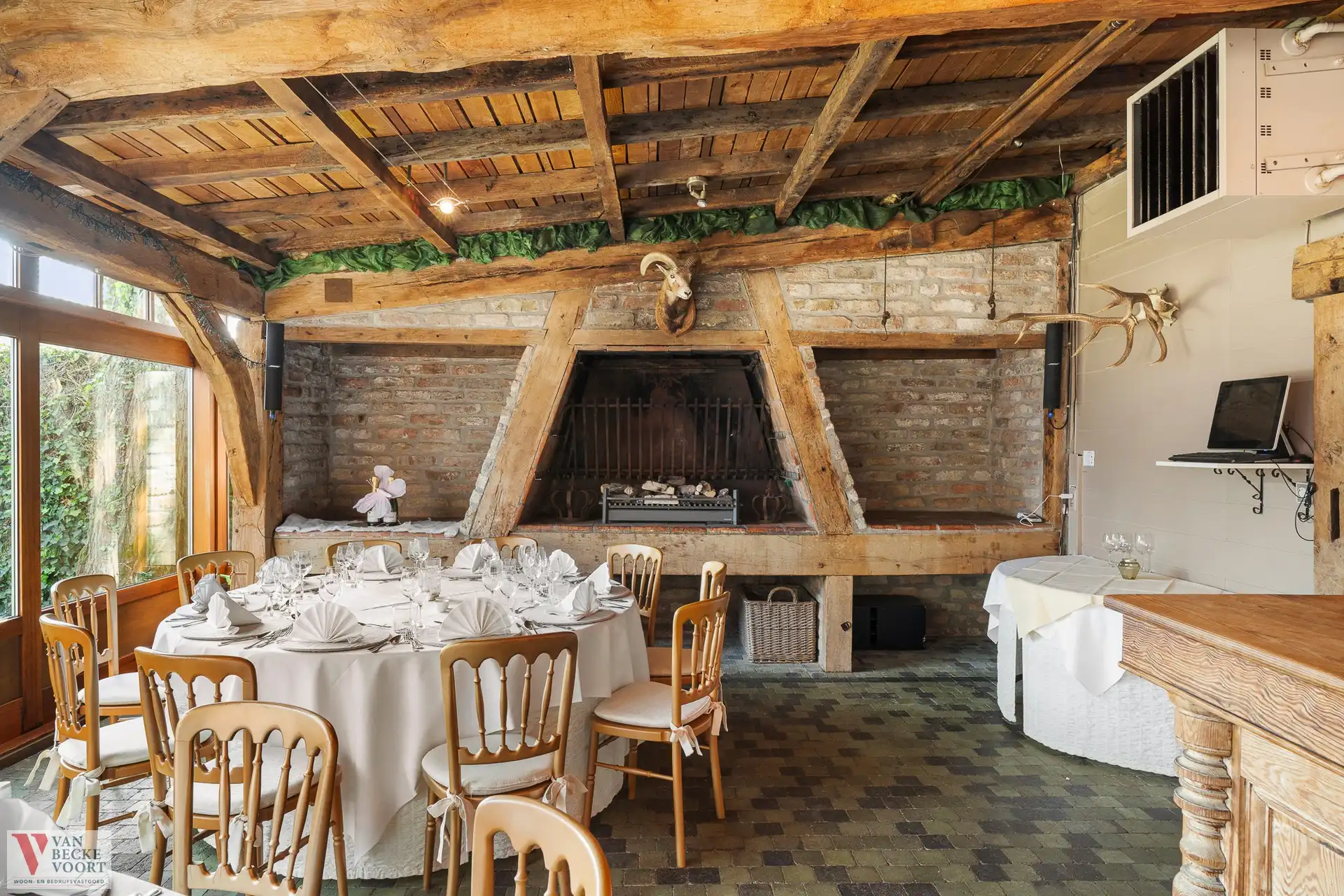 Imposant herenhuis met feestzaal foto 3