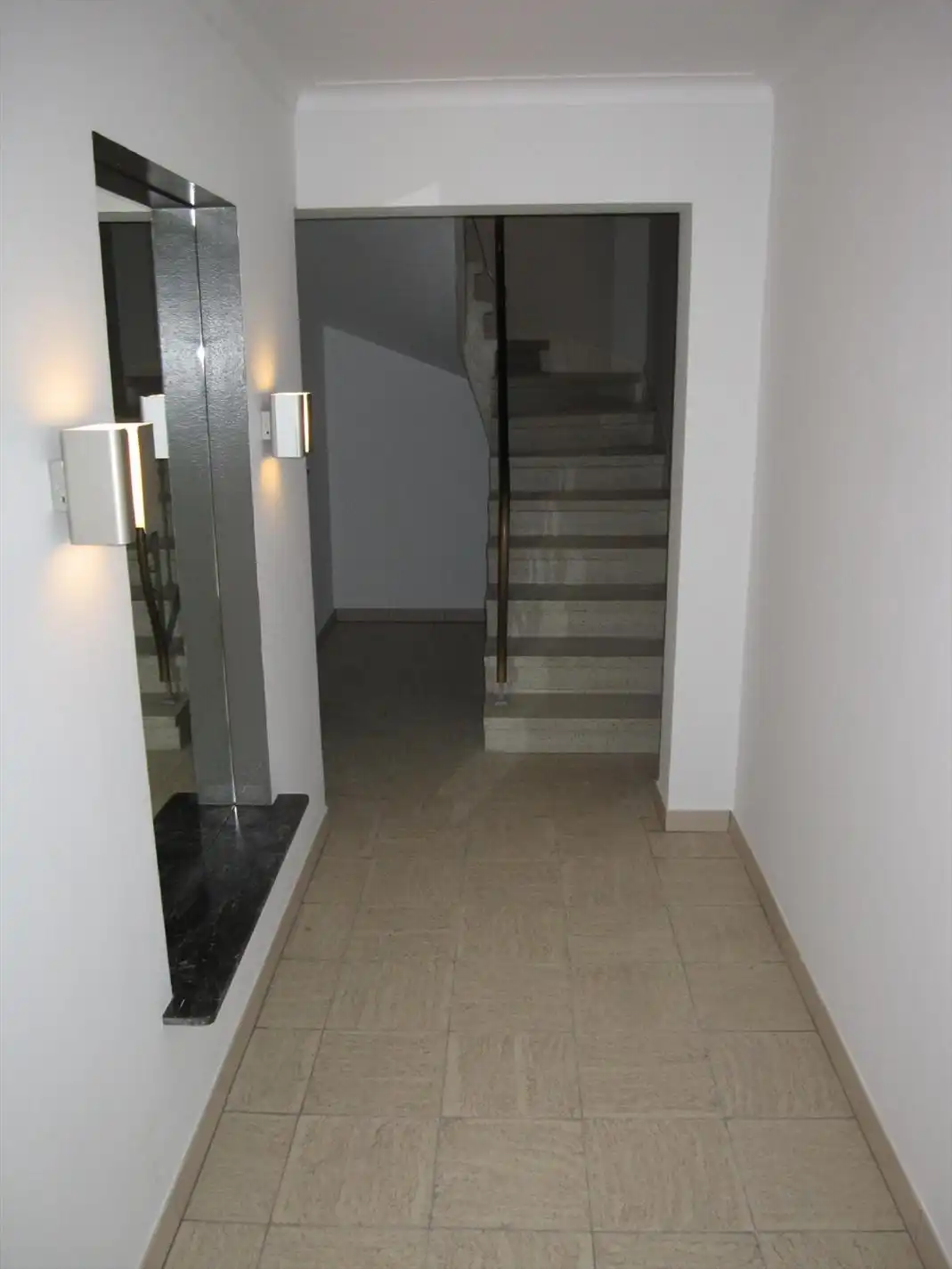 Ruim 3-slpk. appartement met garage foto 4