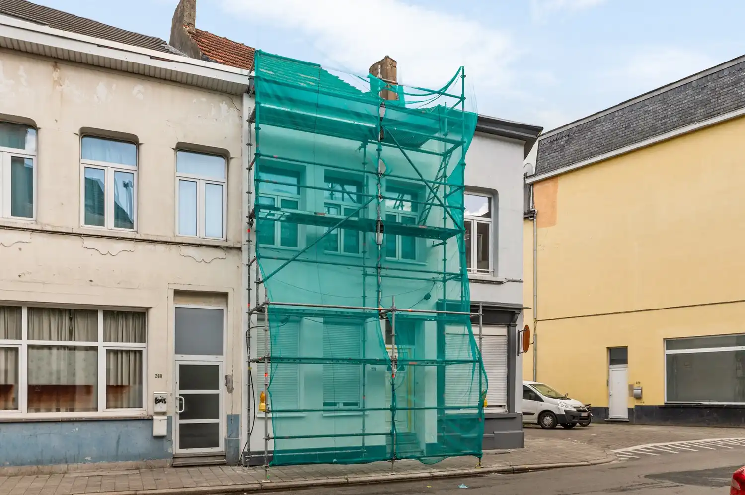 Huis op centrale locatie met veel potentieel! foto 14