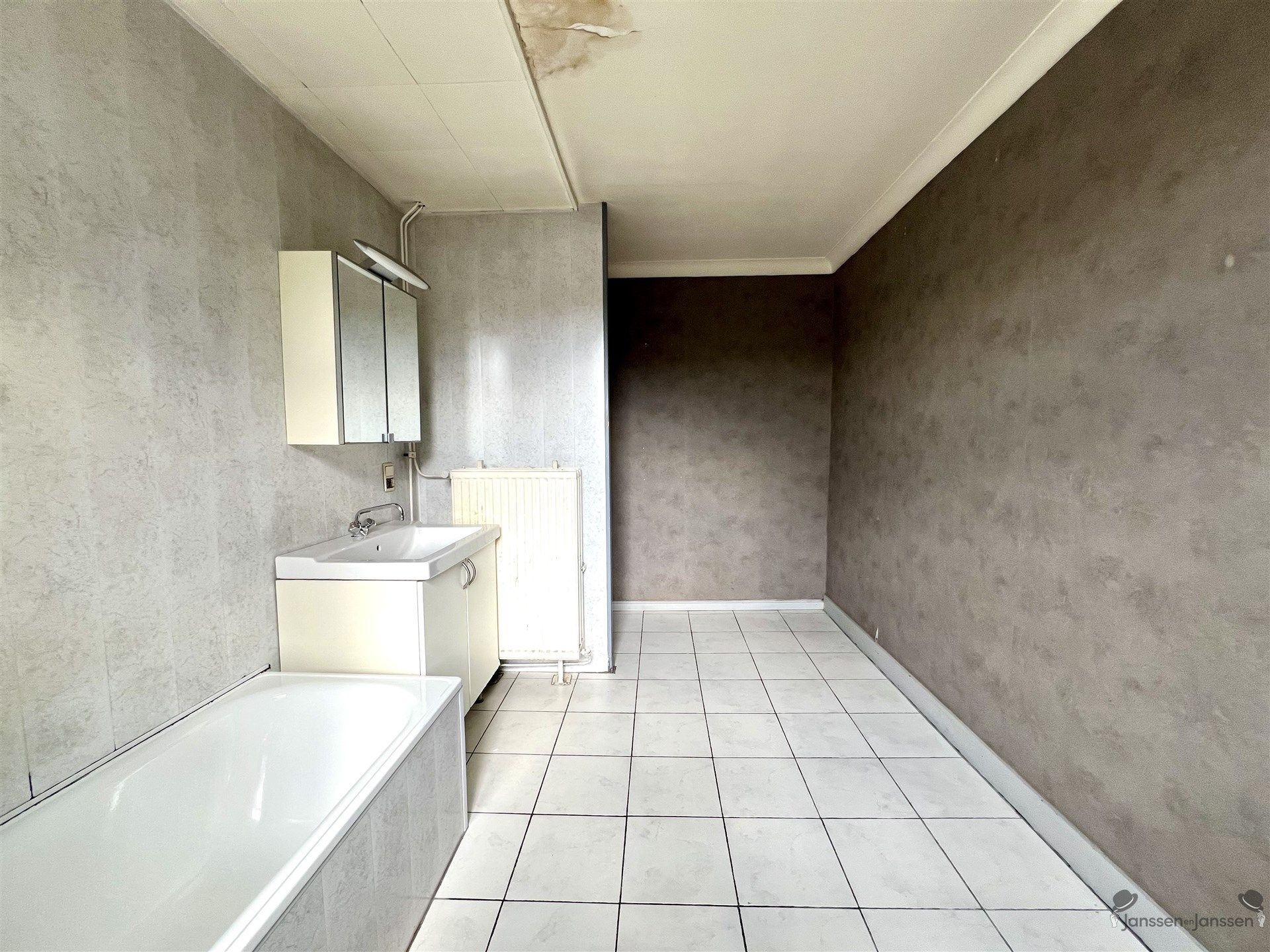 Te renoveren centrumwoning foto 9