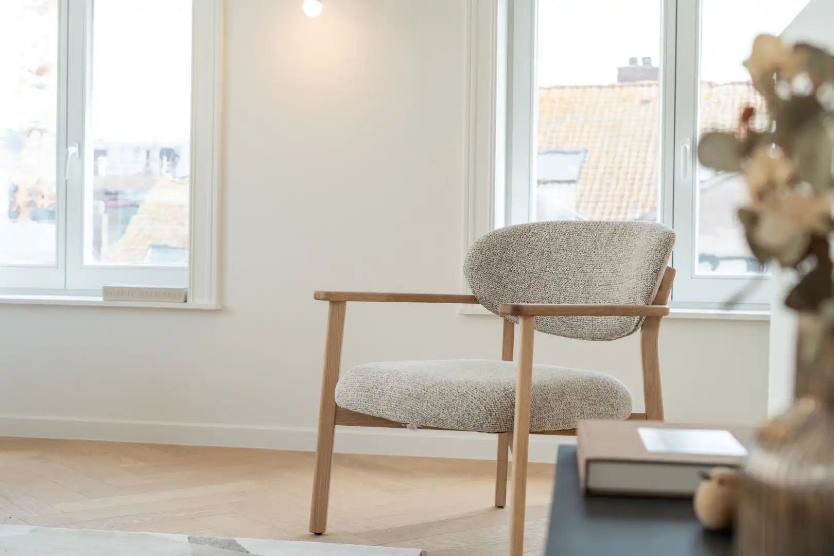 Appartement te koop in Oostende – hoge plafonds en karaktervolle architectuur nabij Achturenplein foto 10