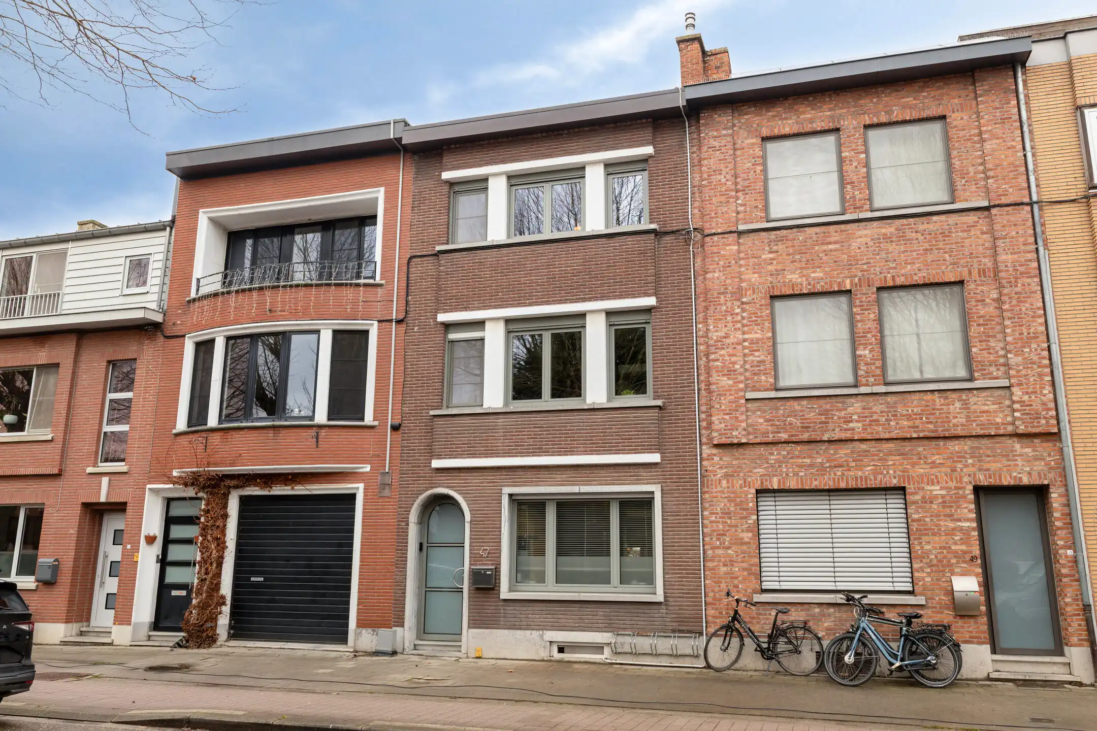 Uitstekend gelegen woning met 4 slaapkamers foto {{pictureIndex}}