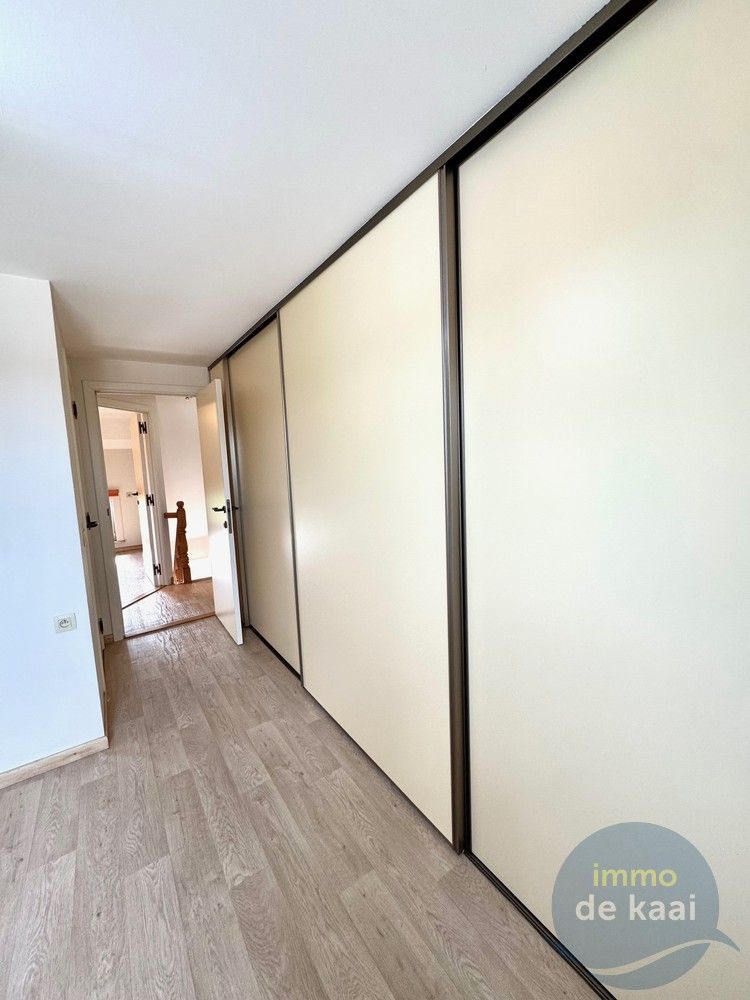 Goed gelegen duplexappartement nabij openbaar vervoer. foto 13