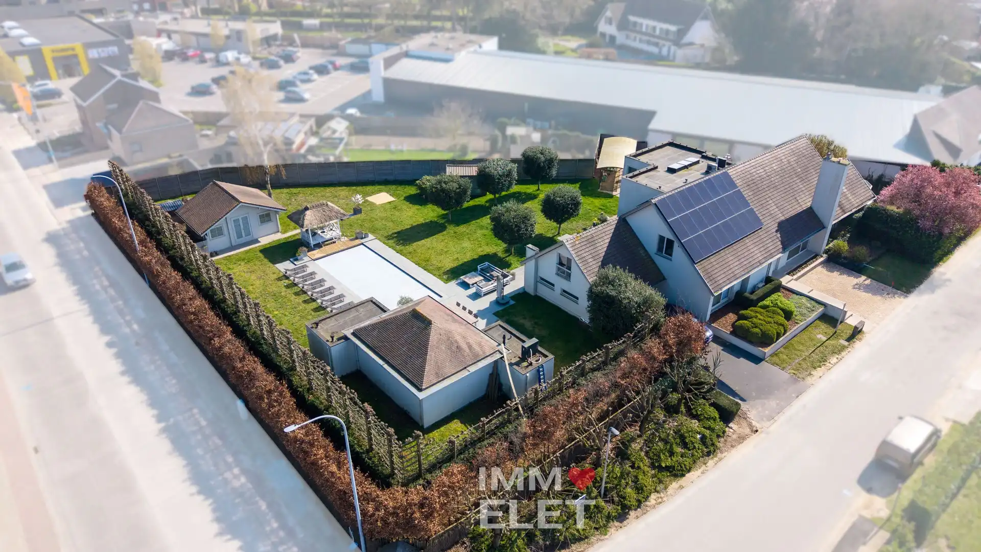 RUIME TIJDLOZE VILLA | 2.800 M² foto 2