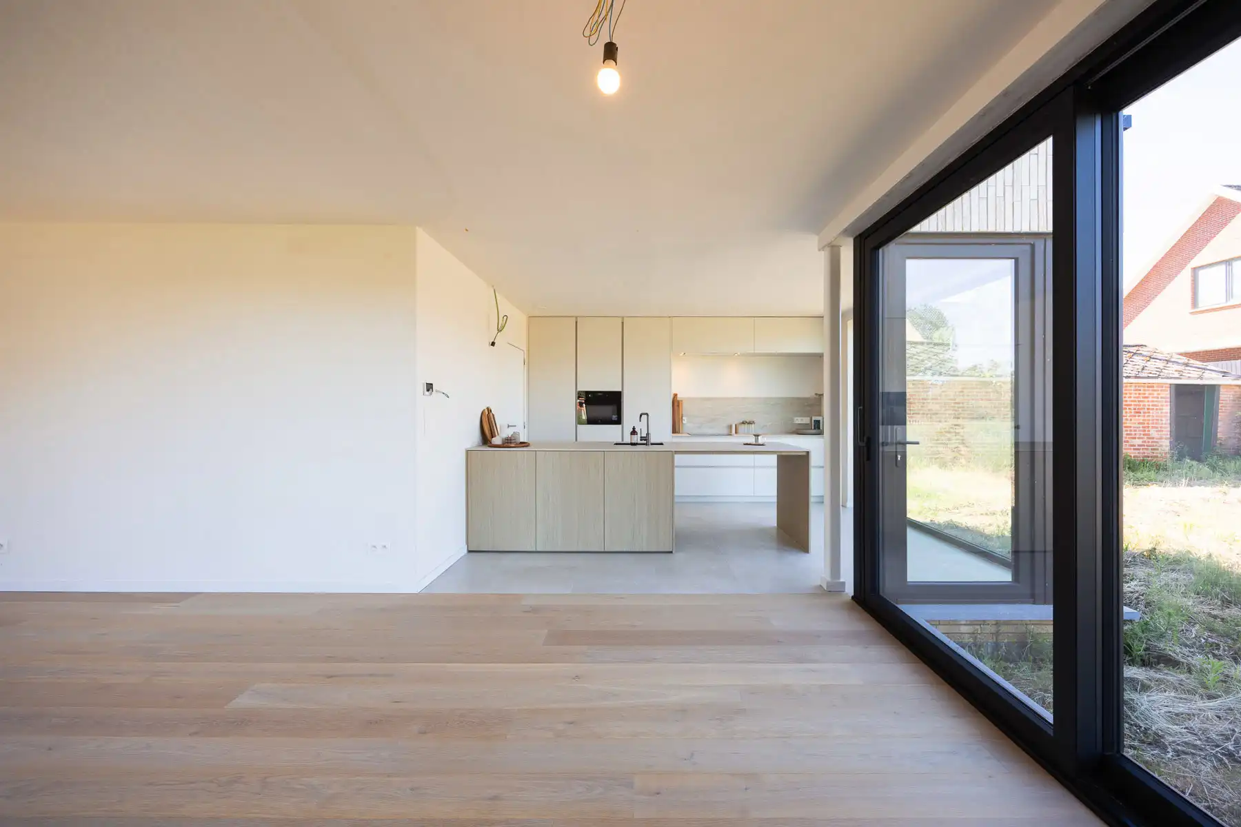 Prachtige nieuwbouwwoning met top afwerking foto 2