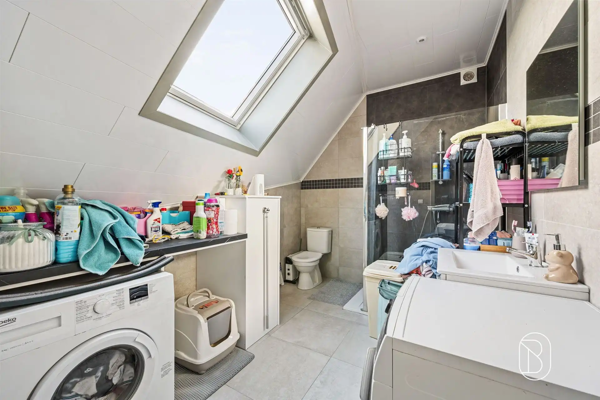 Gerenoveerde opbrengsteigendom bestaande uit 2 appartementen. foto 40