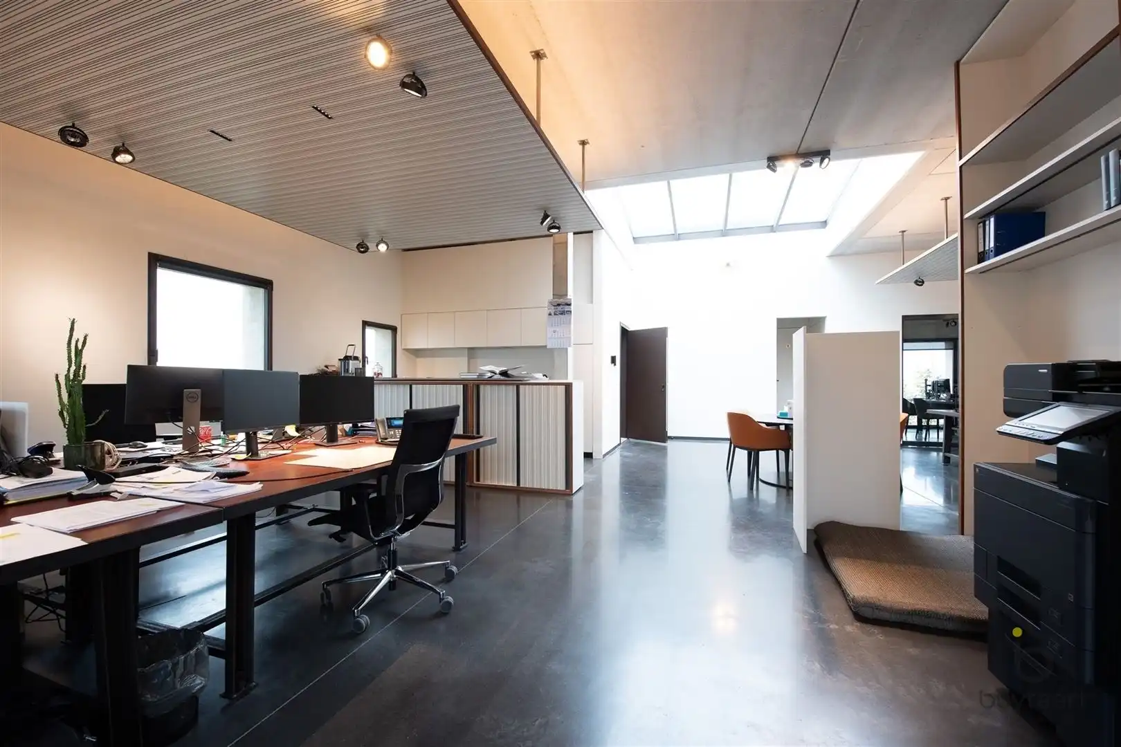 RUIM EN LICHTRIJK WONEN OP DE BOVENSTE VERDIEPING OP DE KANAALSITE VAN AXEL VERVOORDT foto 3