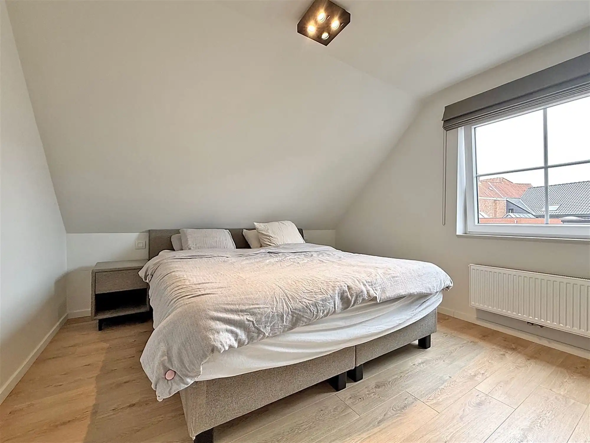 Recente, instapkl. WONING met 3 slpks, terras / tuin & 2 autostnpltsn foto 8
