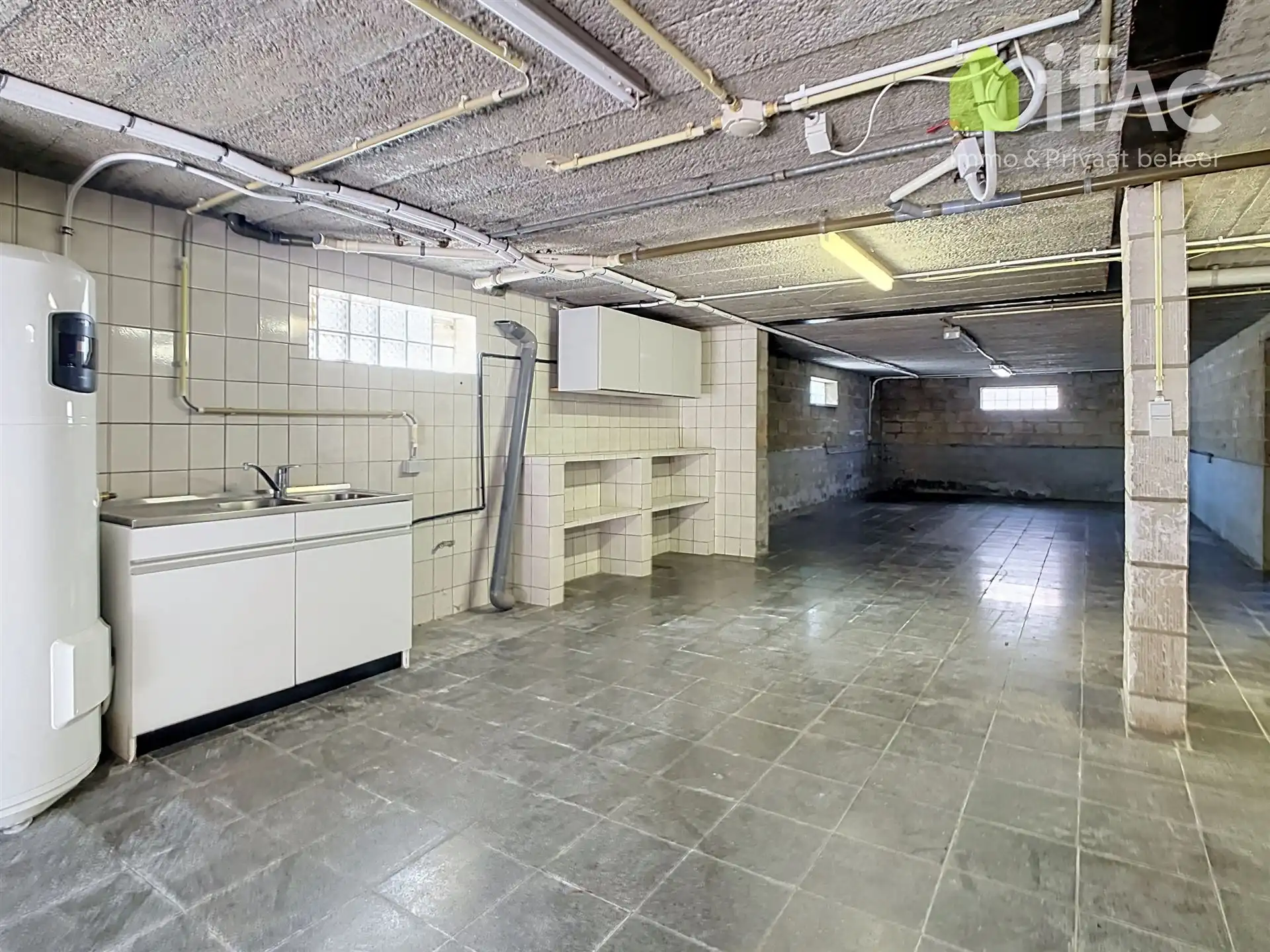 Heel ruime woning met 4 slpks, leefveranda, 54 zonnepanelen foto 29