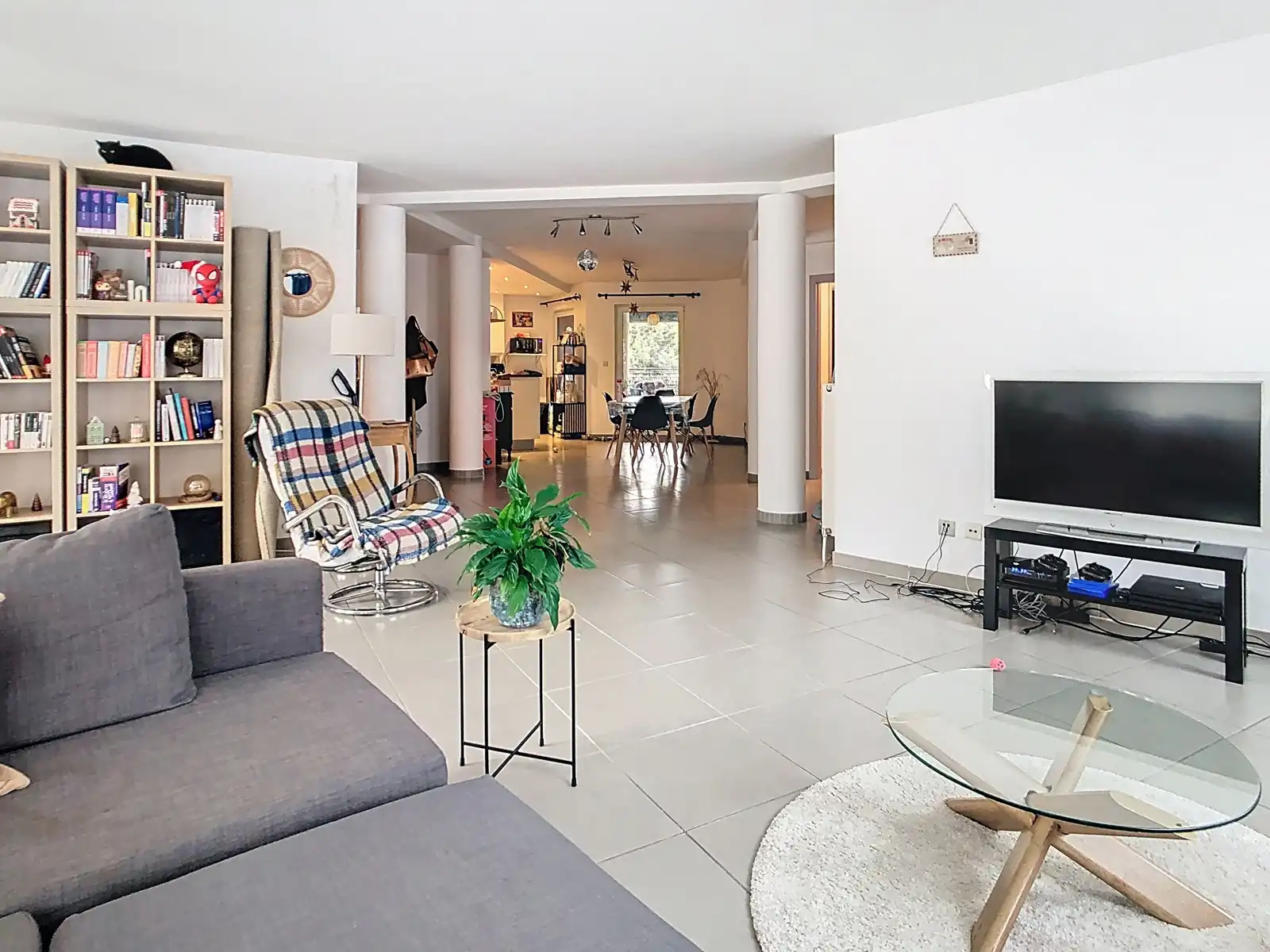 Hoekappartement met 3 slkmrs, 2 terrassen en staanplaats foto {{pictureIndex}}