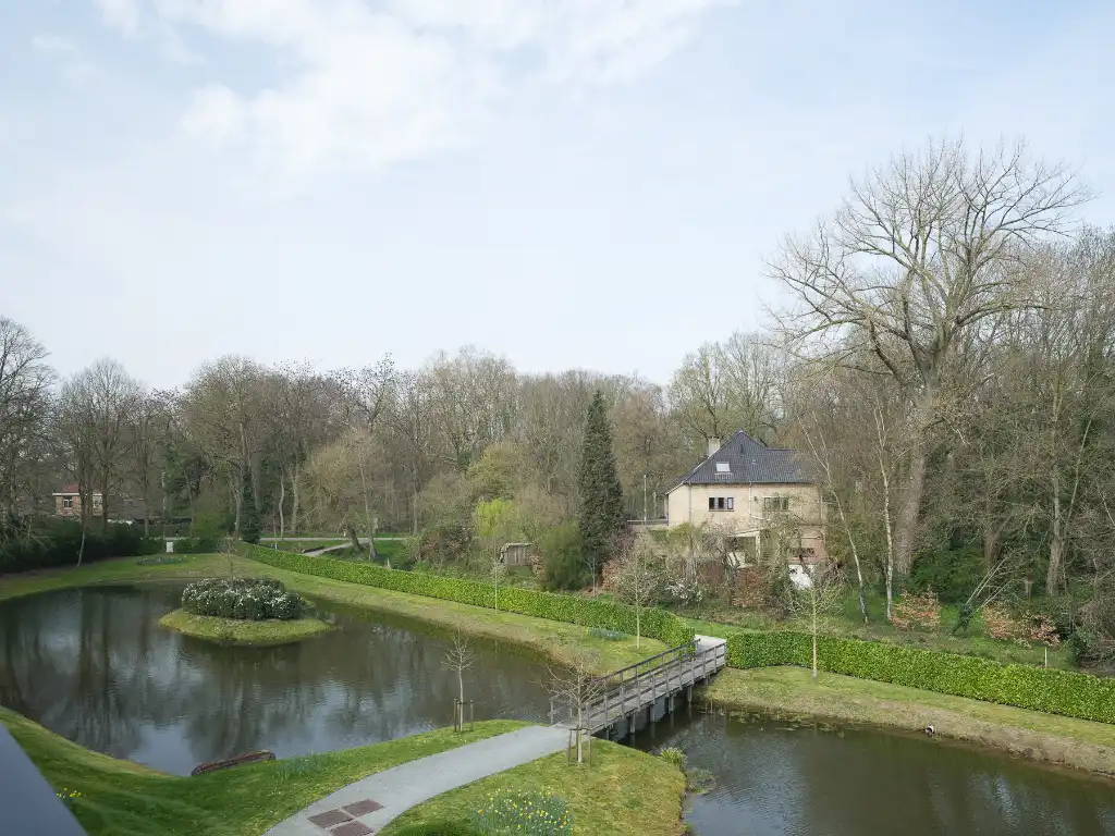 Lichtrijke penthouse met 3 slaapkamers, ruim zonneterras en twee overdekte staanplaatsen met groen uitzicht op fietsafstand van het centrum van Gent. foto 4