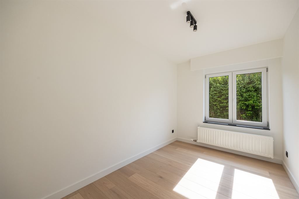 Stijlvol gerenoveerde villa met ruime tuin foto 18