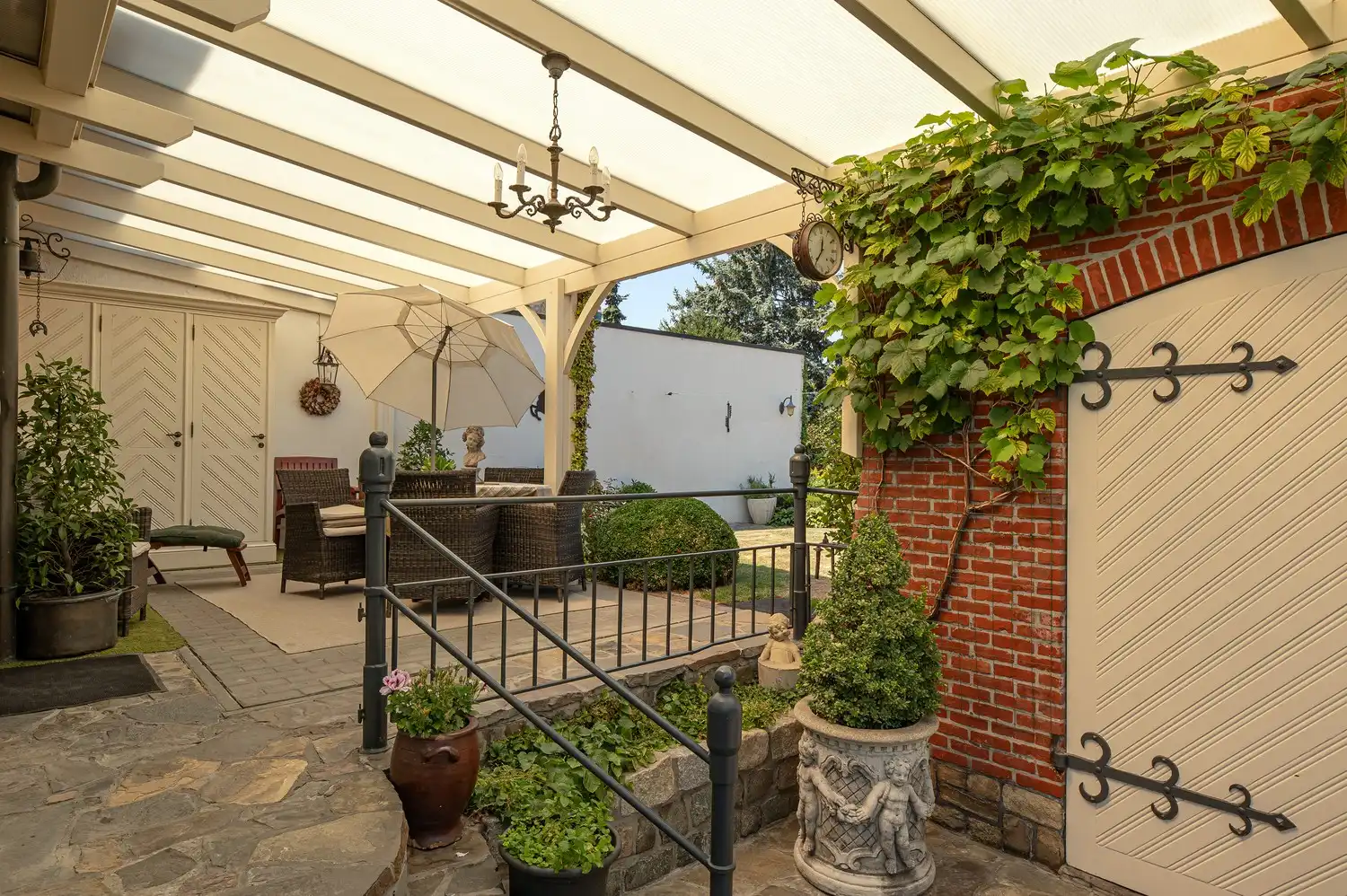 Charmante halfopen bebouwing met 3 slaapkamers, ruime tuin en overdekt zwembad op een perceel van 600 m² foto 4