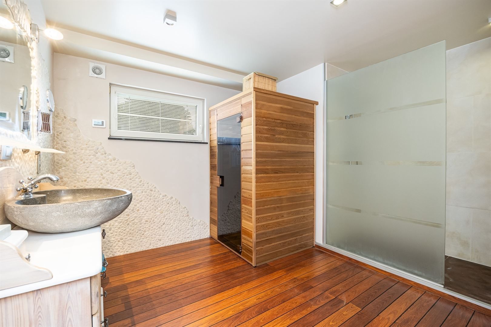 Een bijzondere woning op een bijzonder rustige locatie. foto 16