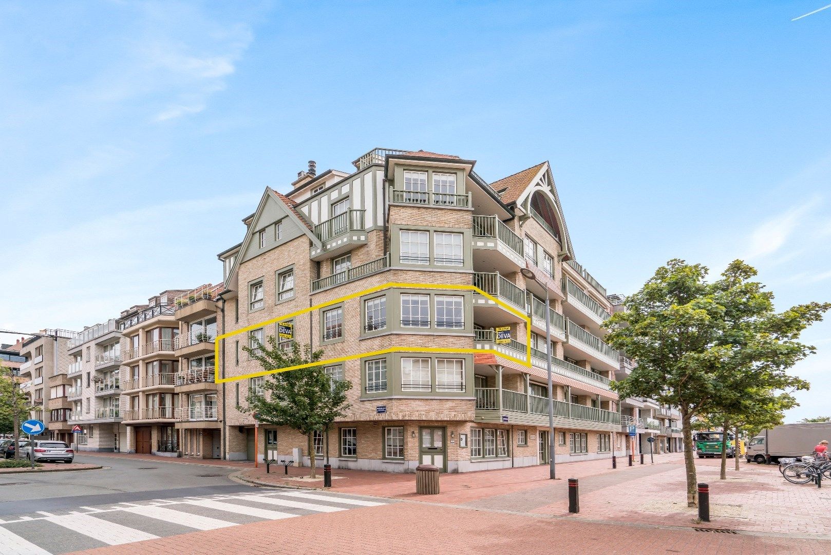 Zonnig hoekappartement gelegen op de Koningslaan met open zicht , nabij het Rubensplein en de Zeedijk. Inpandige parking.  foto 21