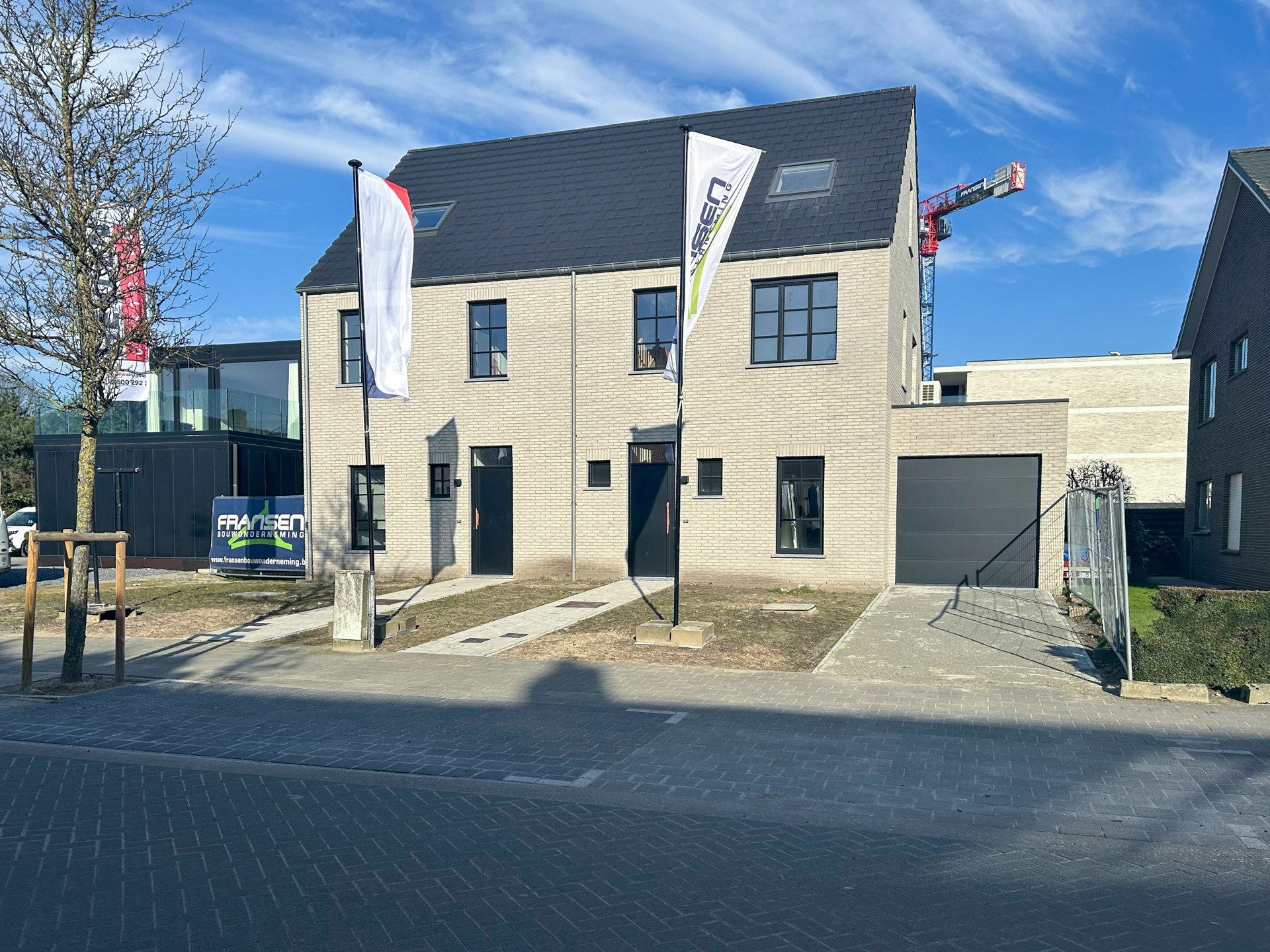Ruime energiezuinige nieuwbouwwoning met 5 slaapkamers foto {{pictureIndex}}