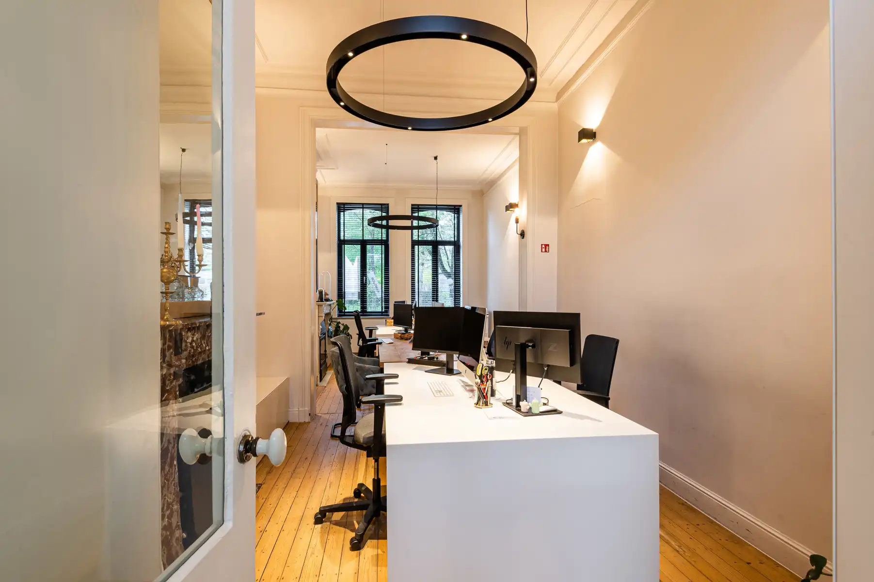 Stijlvolle kantoorruimte in een volledig gerenoveerde herenwoning foto 4