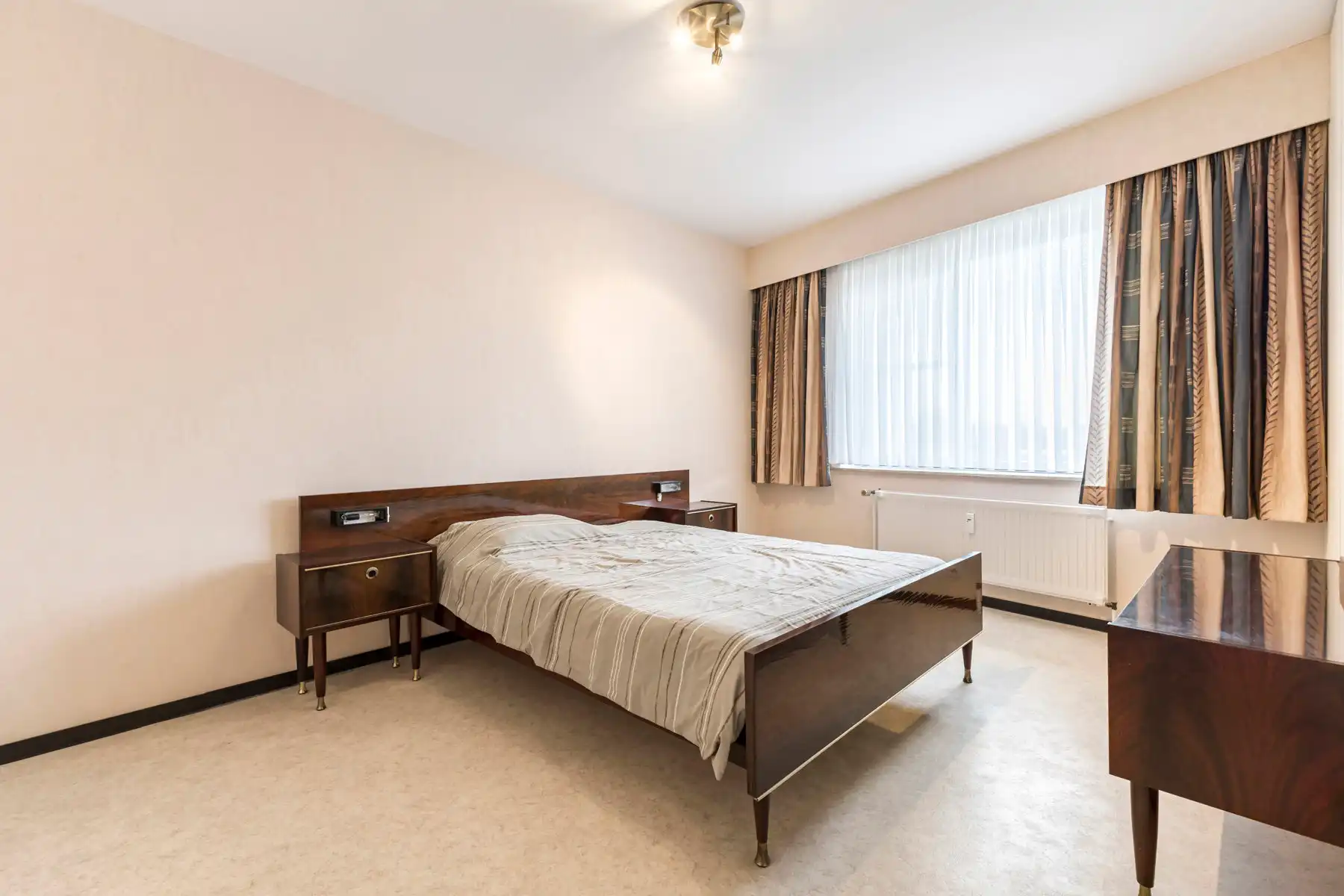 Goed gelegen appartement met 2 slaapkamers en bureau foto 11
