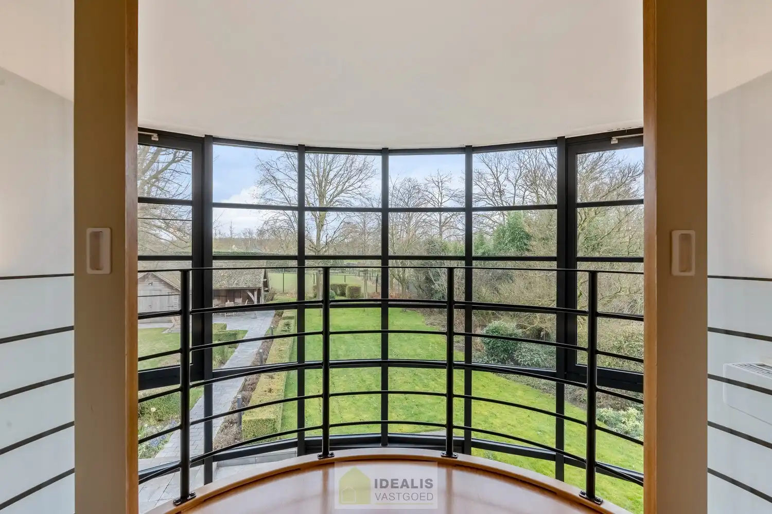 EXTRA RUIME VILLA MET EEN PRACHTIG LICHTRIJKE LEEFRUIMTE, RUIME KEUKEN, 4 SLAAPKAMERS, 2 BADKAMERS EN EEN RUIM PRAKTIJK/KANTOORGEDEELTE OP EEN RIANT EN CENTRAAL PERCEEL VAN MAAR LIEFST 16A 27CA OP EEN GUNSTIGE LOCATIE NABIJ HET CENTRUM VAN ACHEL! foto 47