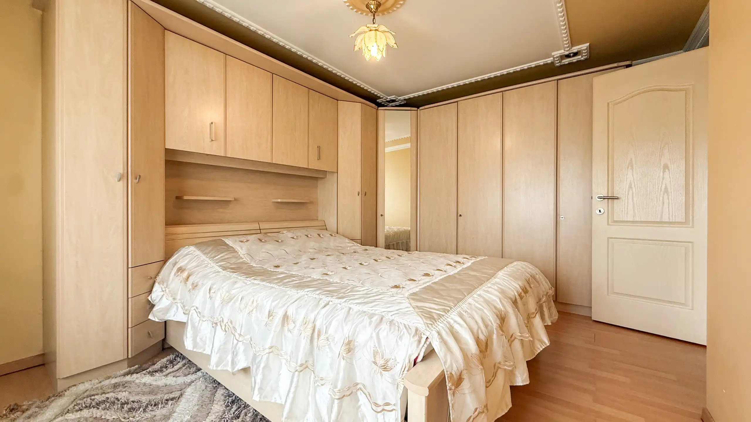 Halfopen woning met tuin, garage en 3 slaapkamers foto 22