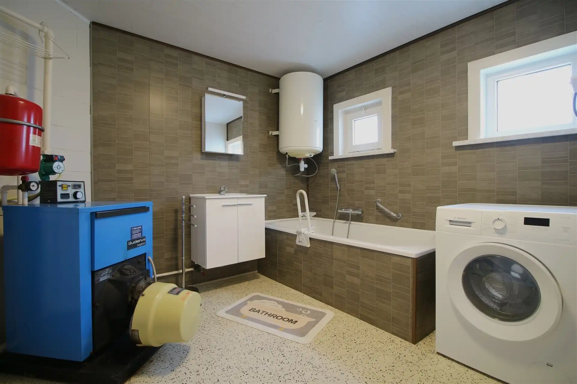 Goed onderhouden HOB met tuin foto 8