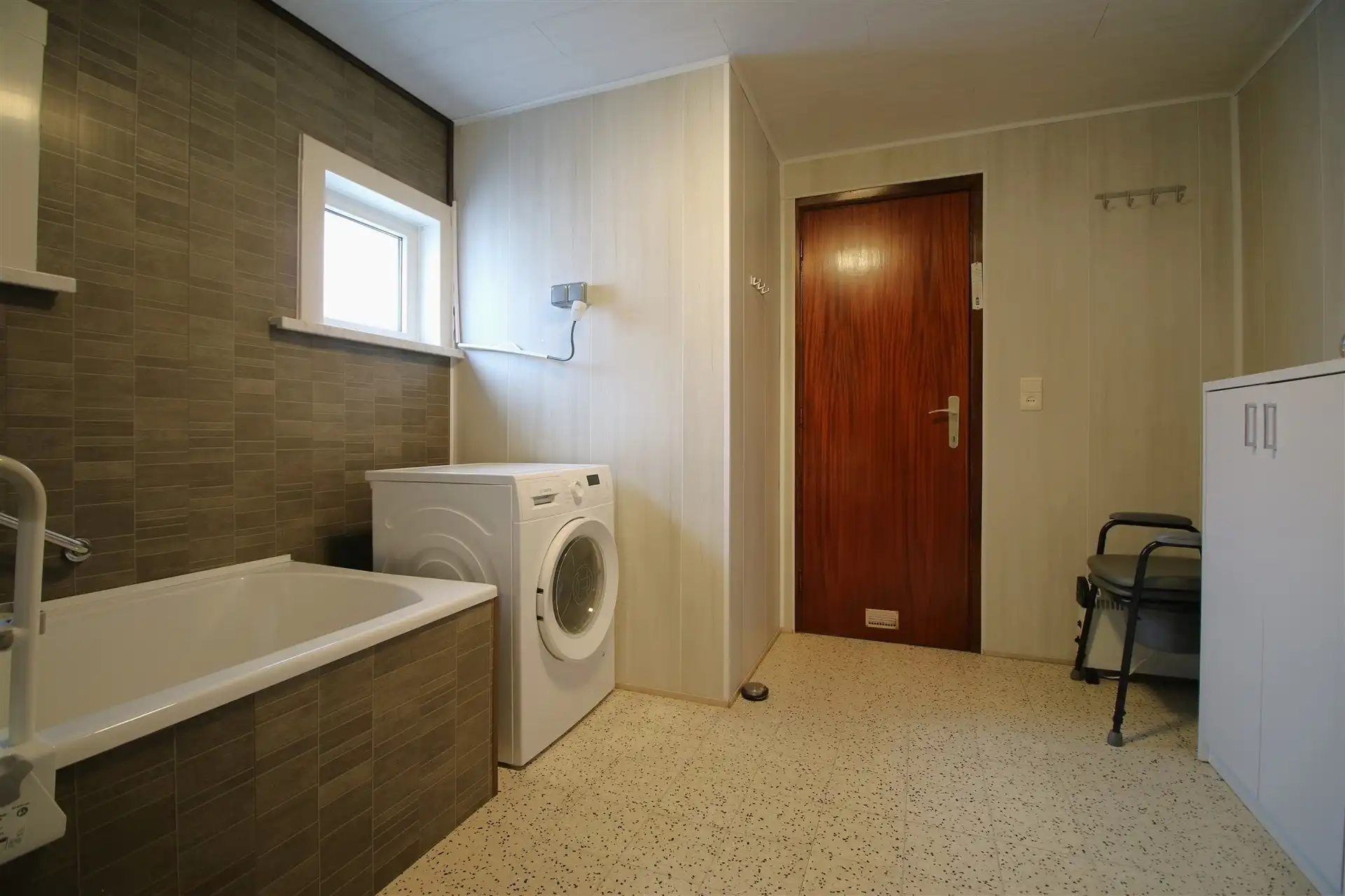 Goed onderhouden HOB met tuin foto 8