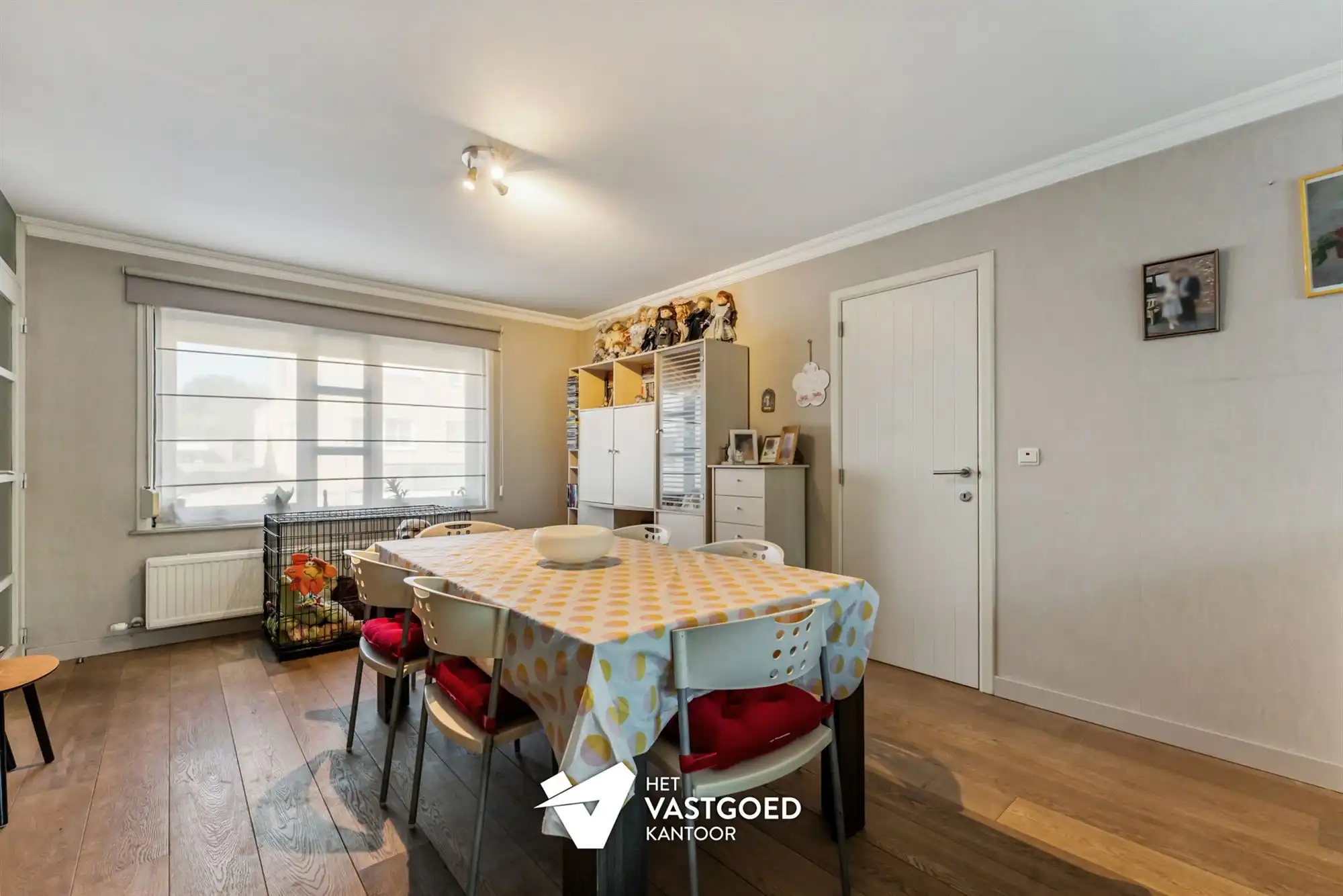 GELIJKVLOERS APPARTEMENT MET STAANPLAATS EN AFGESLOTEN GARAGE TE BERINGEN foto 10
