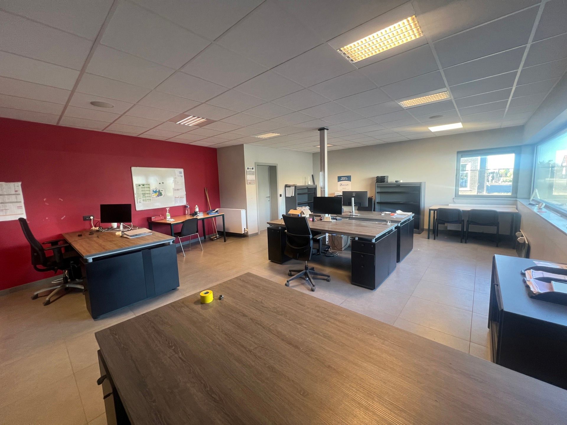 MULTIFUNCTIONEEL BEDRIJFSGEBOUW MET APPARTEMENT EN BUITENTERREIN foto 10