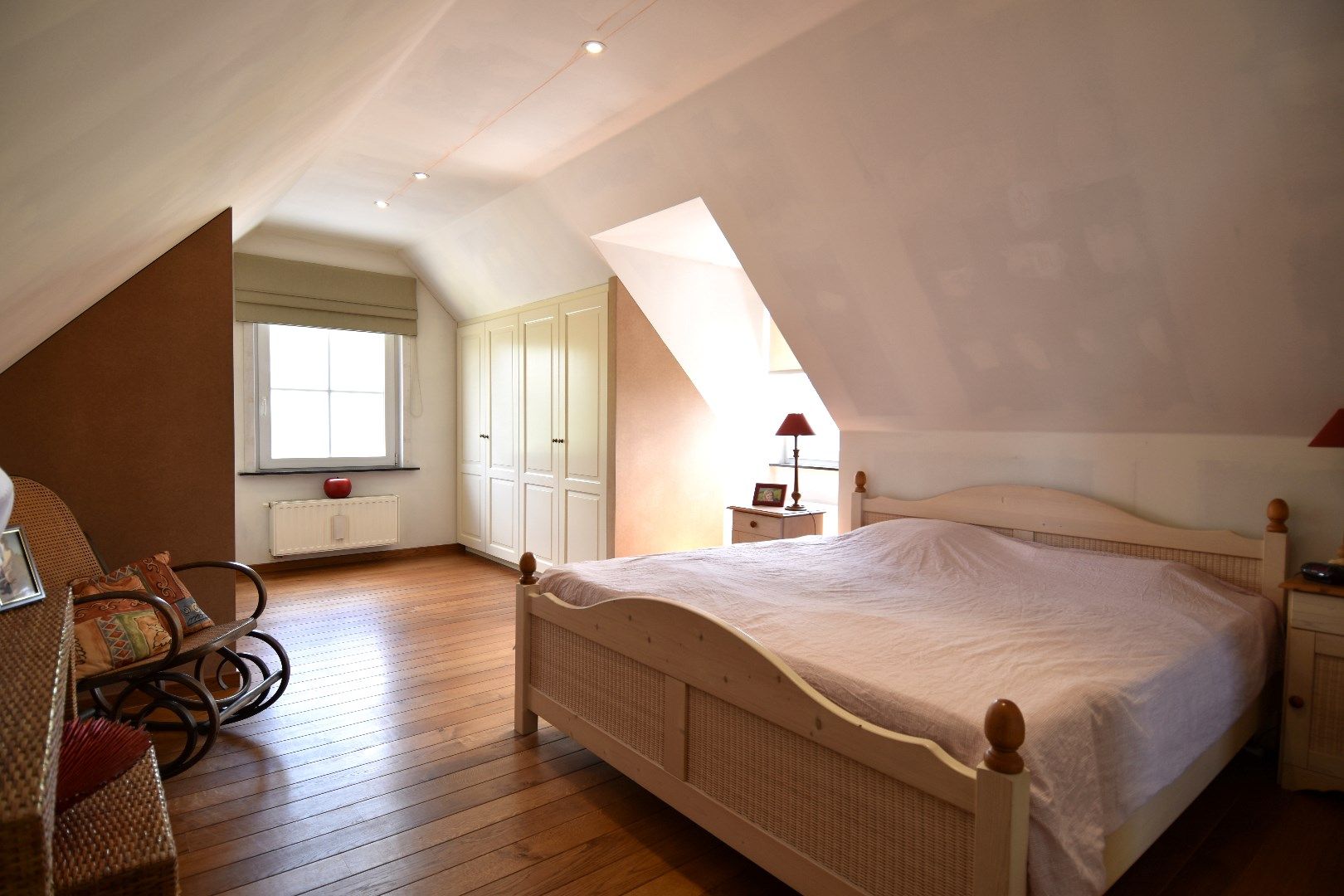 Exclusieve woning met 4 slaapkamers gelegen op een prachtig perceel van bijna 2.400 m² foto 11