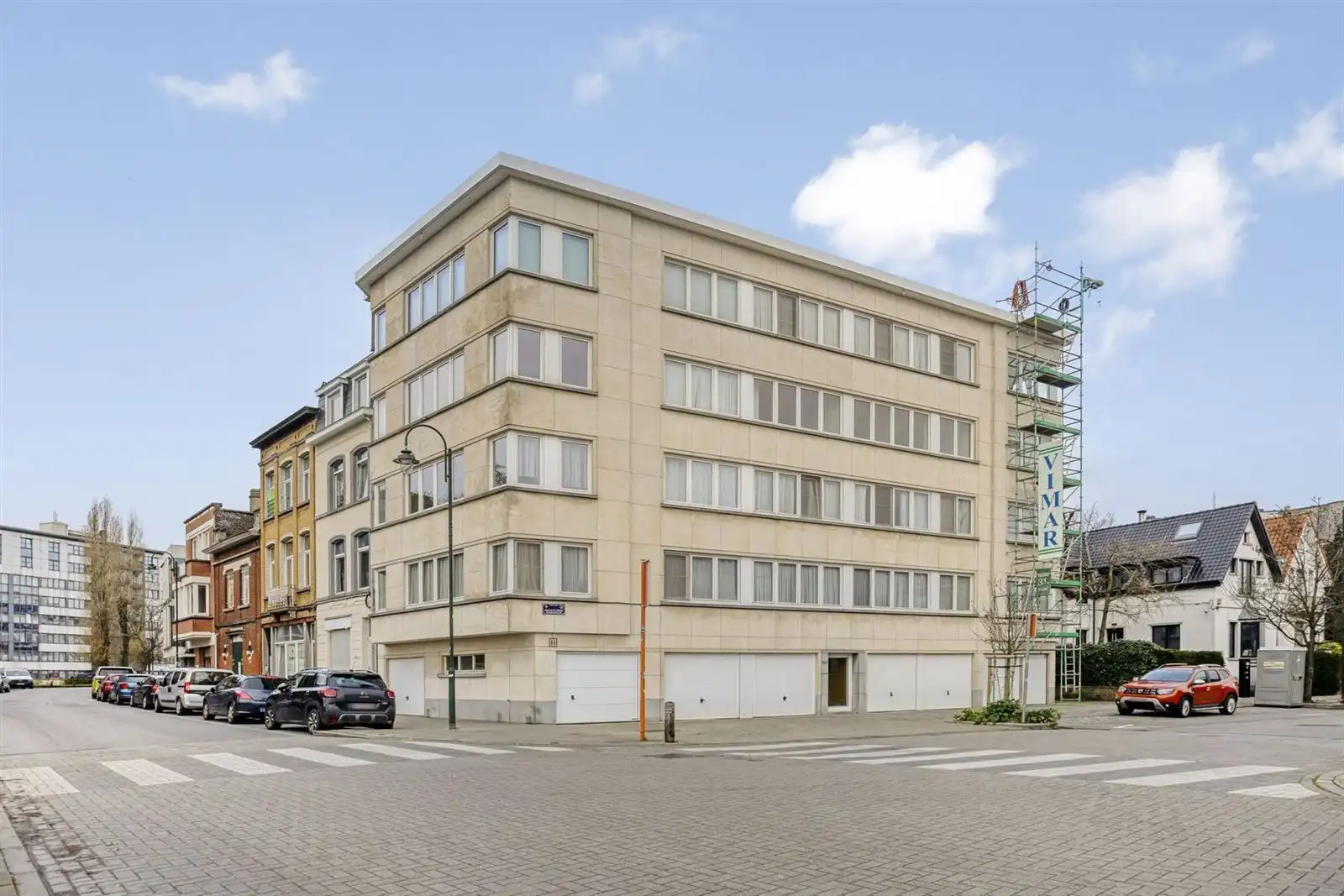 Gerenoveerd appartement met 1 slaapkamer en garage foto {{pictureIndex}}