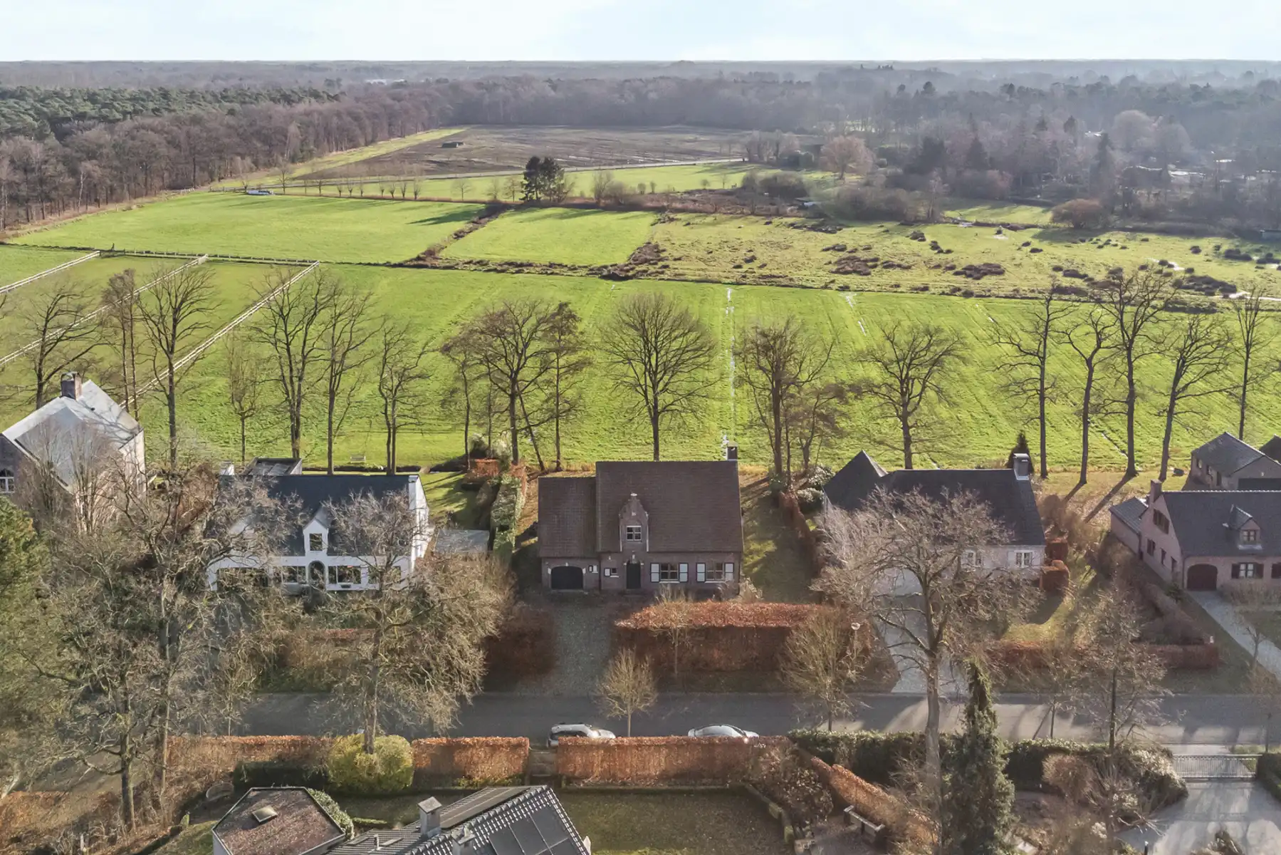 Te renoveren villa op ca.1005 m² met uniek vrij uitzicht foto {{pictureIndex}}