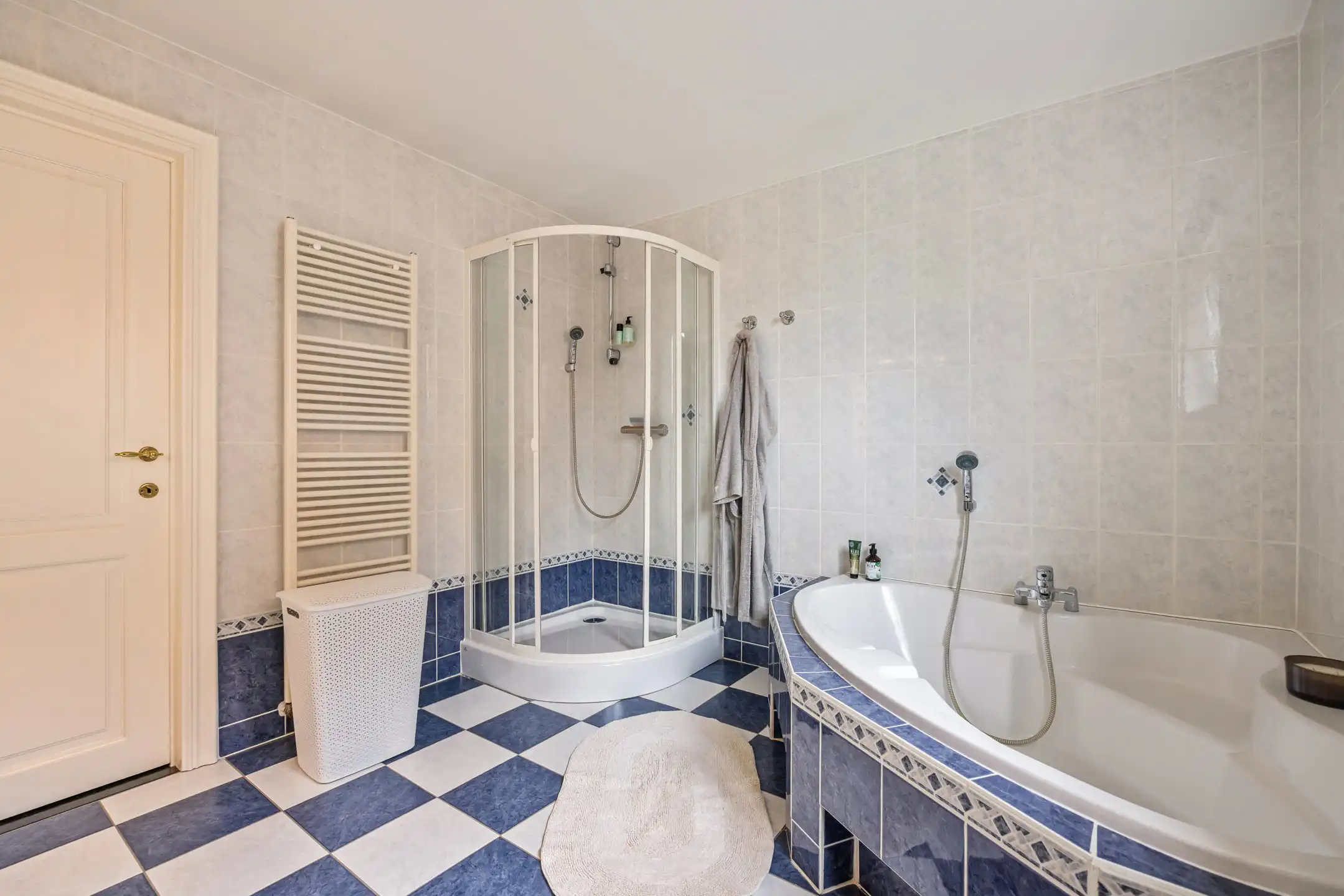 Exclusieve villa met zonnige tuin in Mal foto 28