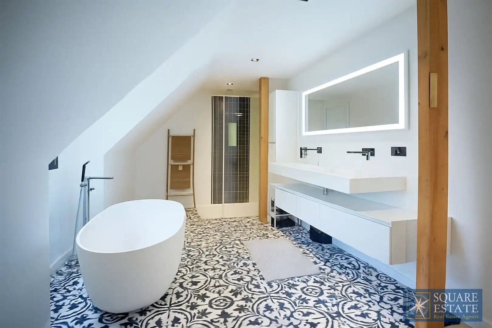 Wemmel, ruime en volledig gerenoveerde villa met 4 slaapkamers. foto 11