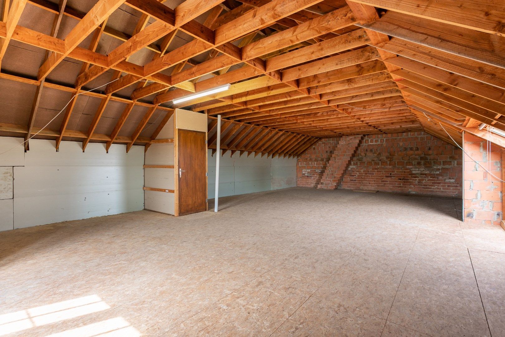 Villa op een perceel van 9a 74ca met garage en potentieel voor 4 à 5 slaapkamers. foto 21