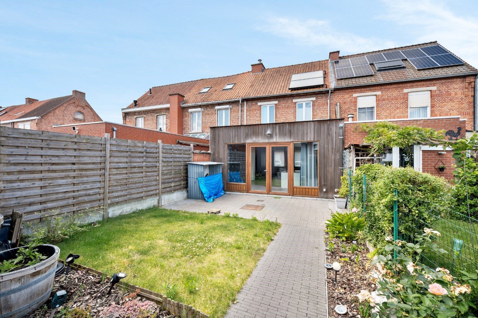 Kwalitatief gerenoveerde rijwoning met tuin, 3 slaapkamers en 2 badkamers op toplocatie in Menen foto 13