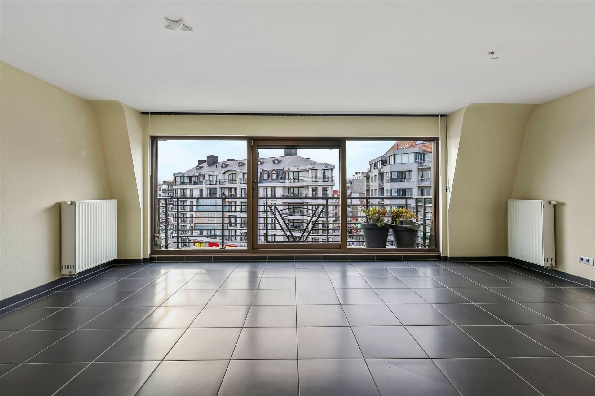 CENTRALE LIGGING / ZONNIG foto 2