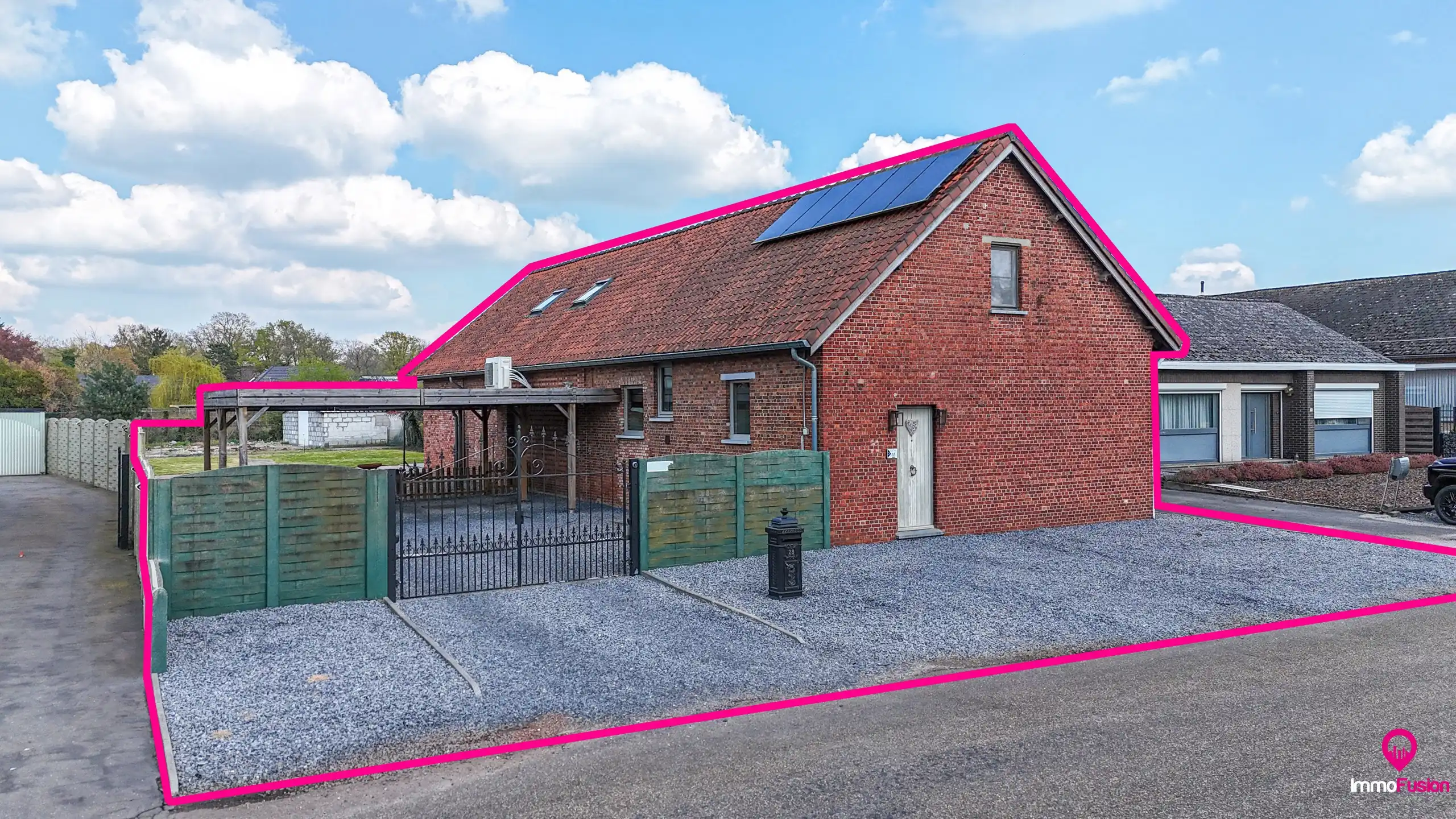 Charmante woning met 5 slaapkamers op een ruim perceel foto 2