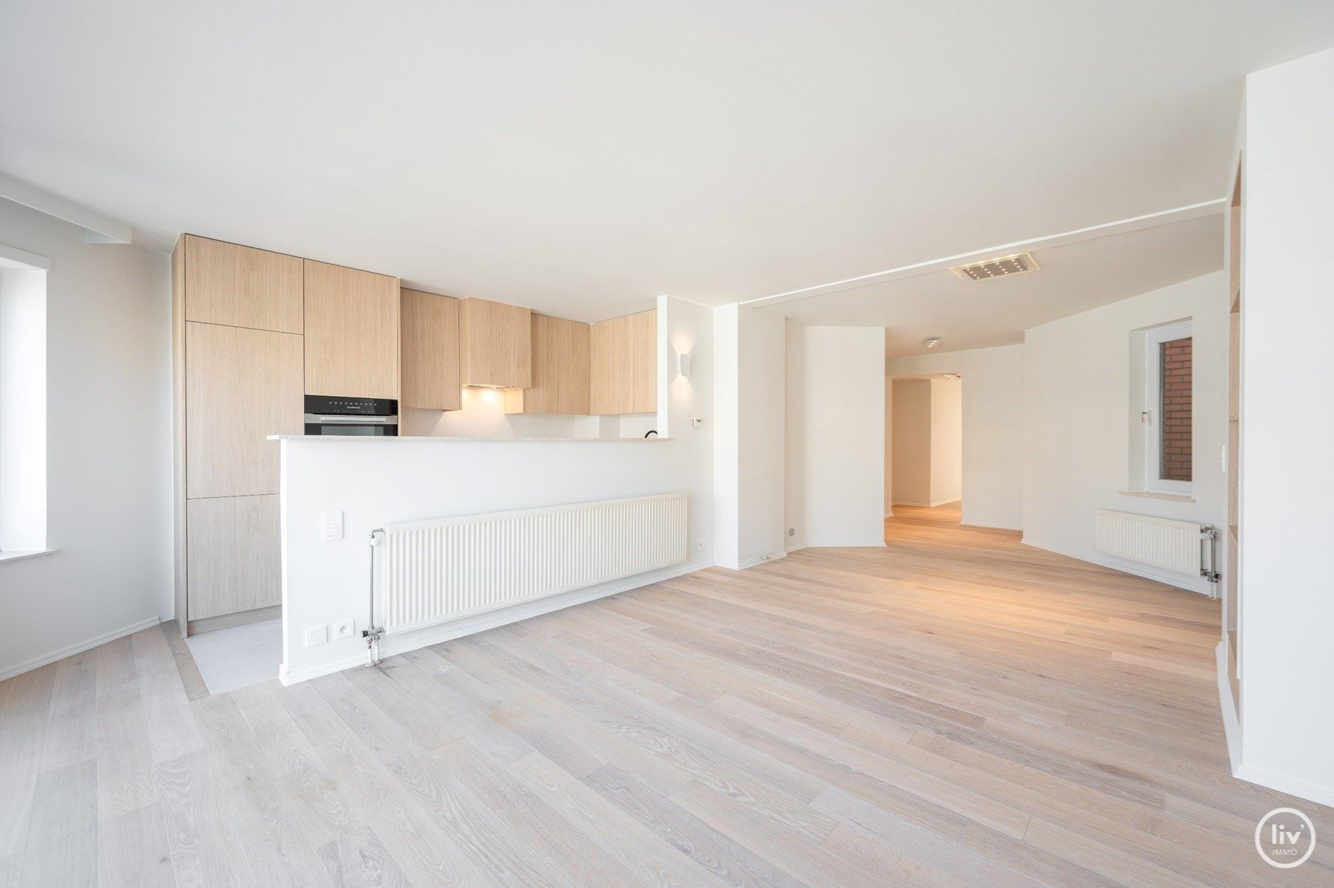 Smaakvol gerenoveerd appartement met mooie gevelbreedte gelegen op de Lippenslaan op enkele passen van het strand. foto 1