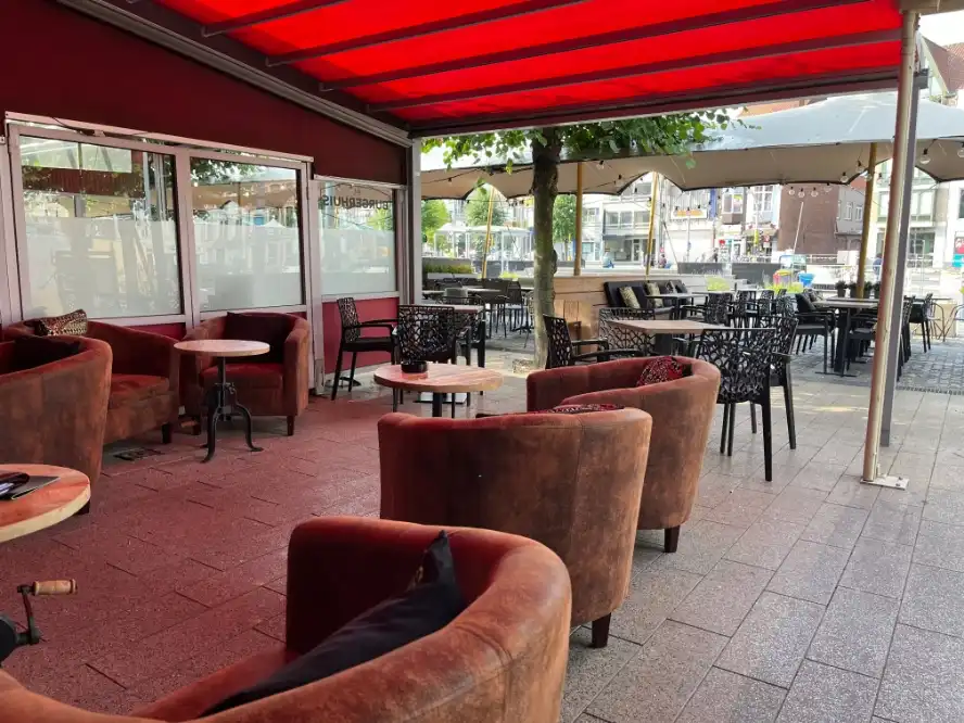 Praatcafé met ruim terras op de Markt van Eeklo over te nemen foto 12