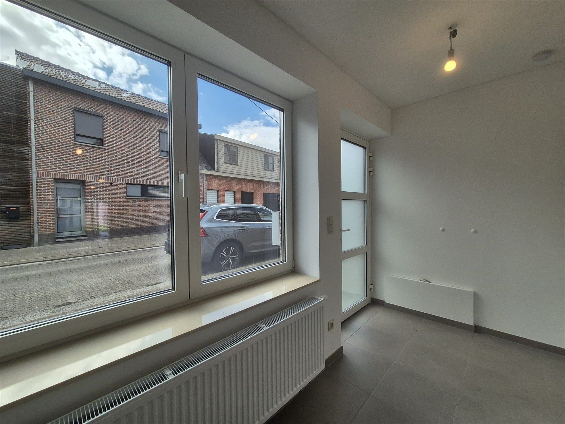 Zeer energiezuinige woning met 2 slaapkamers en tuin. foto 2