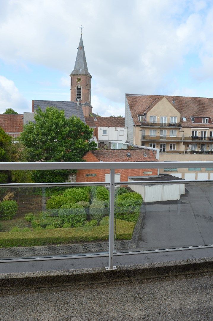 Verzorgd twee slaapkamer appartement in hartje Gullegem foto 11