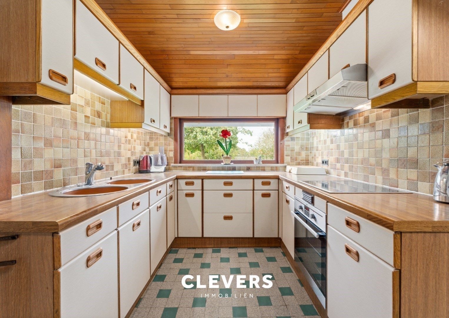 Exclusieve hoeve met betoverende tuin foto 12