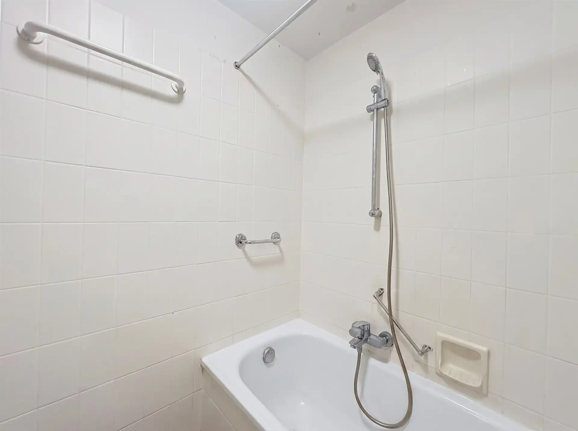 Instapklaar appartement met 2 slaapkamers en garage op toplocatie in Linkeroever! foto 13